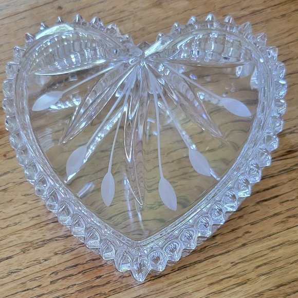 Wedgewood Faceted/Etched Lead Glass Heart Trinket Dish - Picture 1 of 5